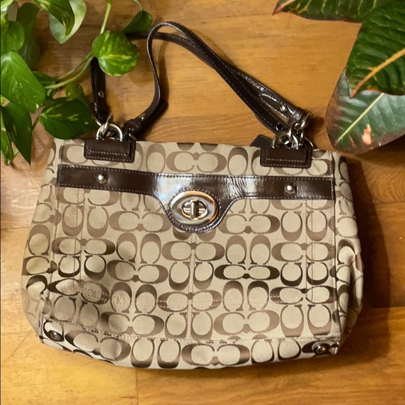 Signature Coach Brown Shoulder Bag - Picture 2 of 16